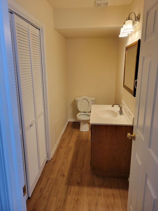 Building Photo - 4522 Waterloo Dr
