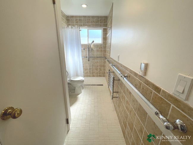 Building Photo - Remodeled Three Bedroom Plus Bonus Room House in Daly City