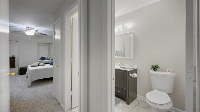 Building Photo - 2 Bed 2 Bath Condo Just Minutes from NAS Oceana Dam Neck in Virginia Beach!