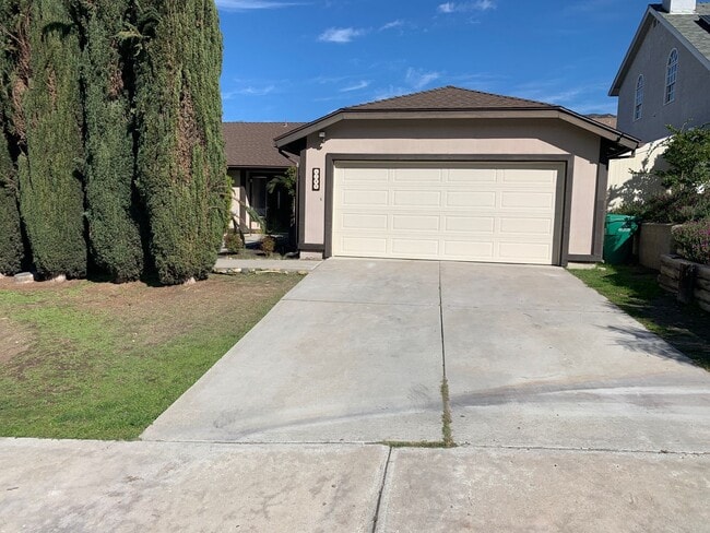 Building Photo - 3 Bedroom 2 Bath Cowles Mountain Home For Rent