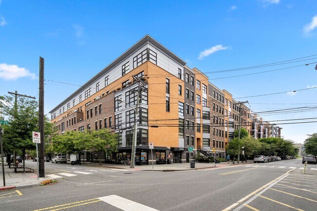 Building Photo - 1100 Adams St