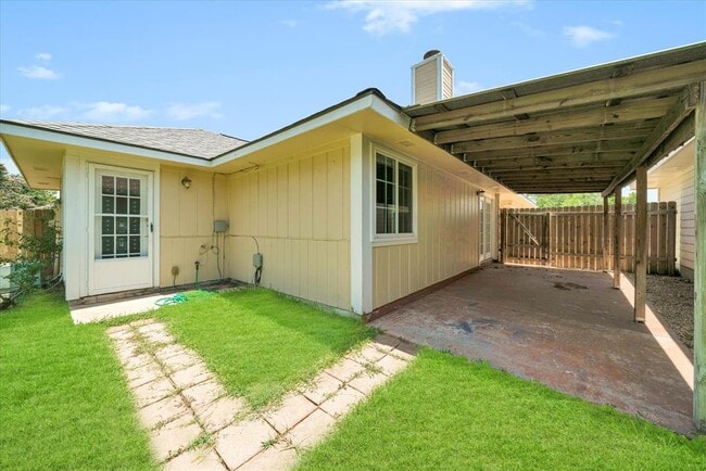 Building Photo - 16906 Pocono Dr