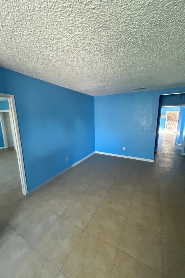 Building Photo - Single Story Home