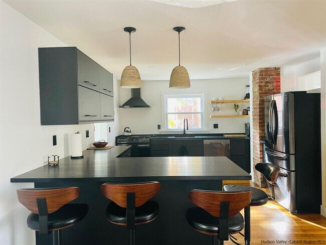 Building Photo - 298 Lucas Ave