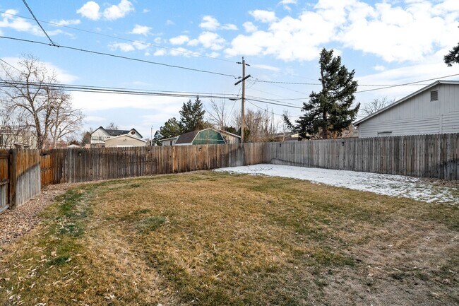 Building Photo - 5230 Stuart St