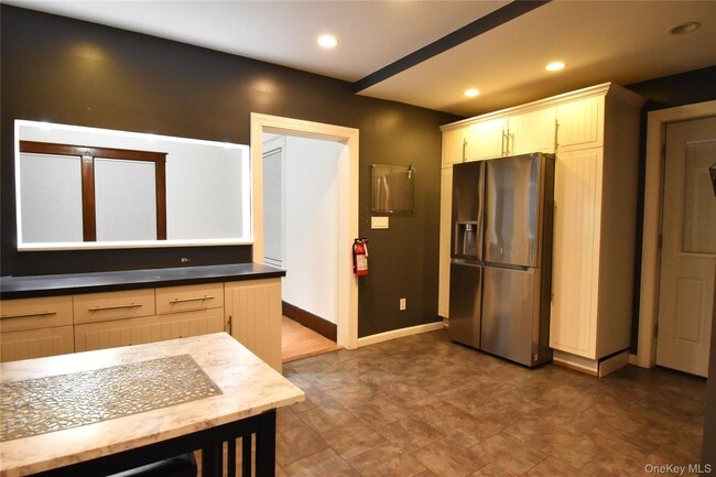 Building Photo - 28 Roosevelt Ave