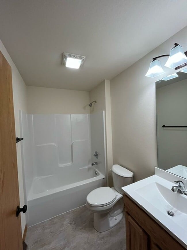 Building Photo - 516