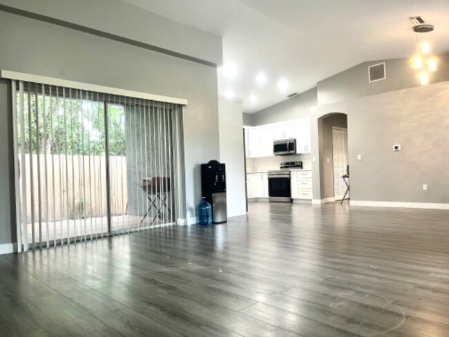 Building Photo - 6408 Sleepy Hollow Dr