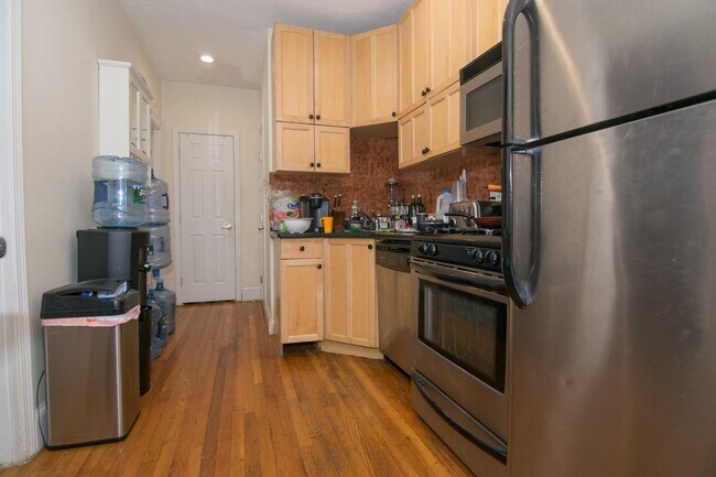 Building Photo - BROWNSTONE APARTMENT BY BOSTON UNIVERSITY