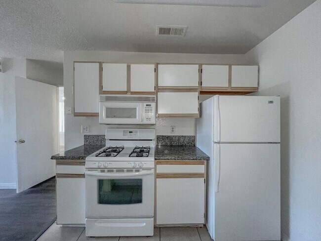 Building Photo - RESORT STYLE LIVING!