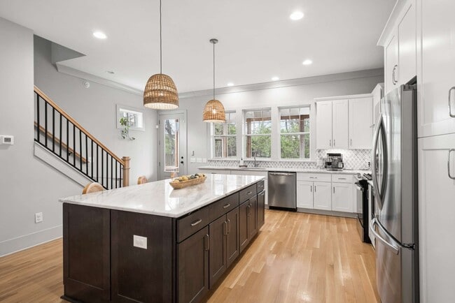 Building Photo - 6368 Alamo Pl