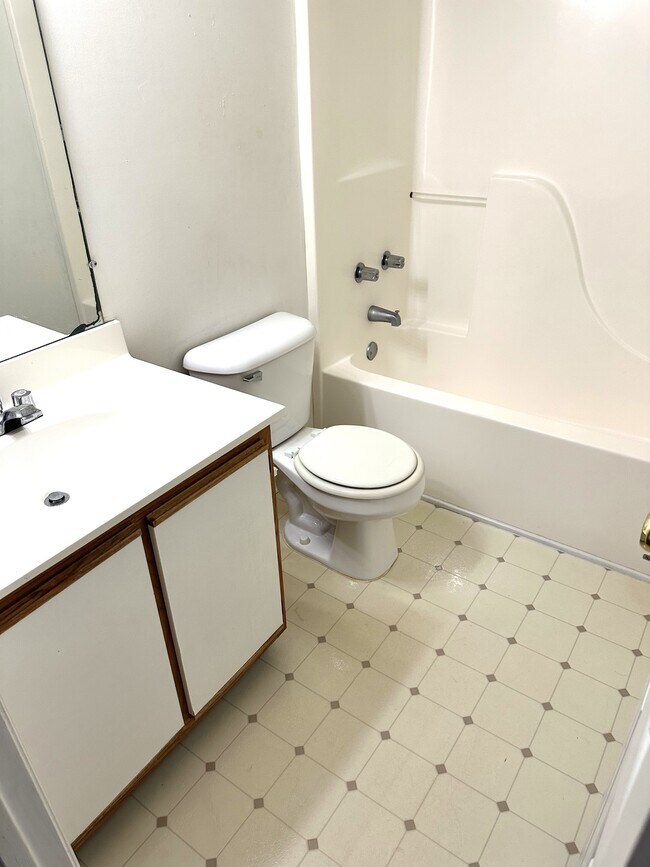 Building Photo - 406 Winners Cir N