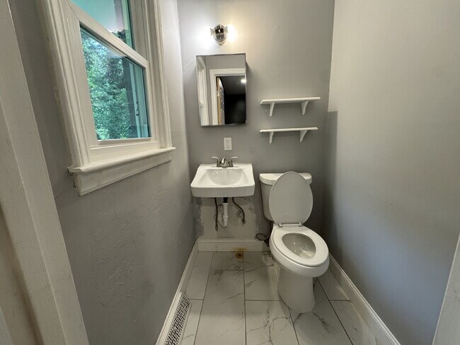 Building Photo - Updated home in Pendleton - Fenced in Yard (Pet Friendly)