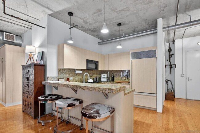 Building Photo - 877 Island Ave