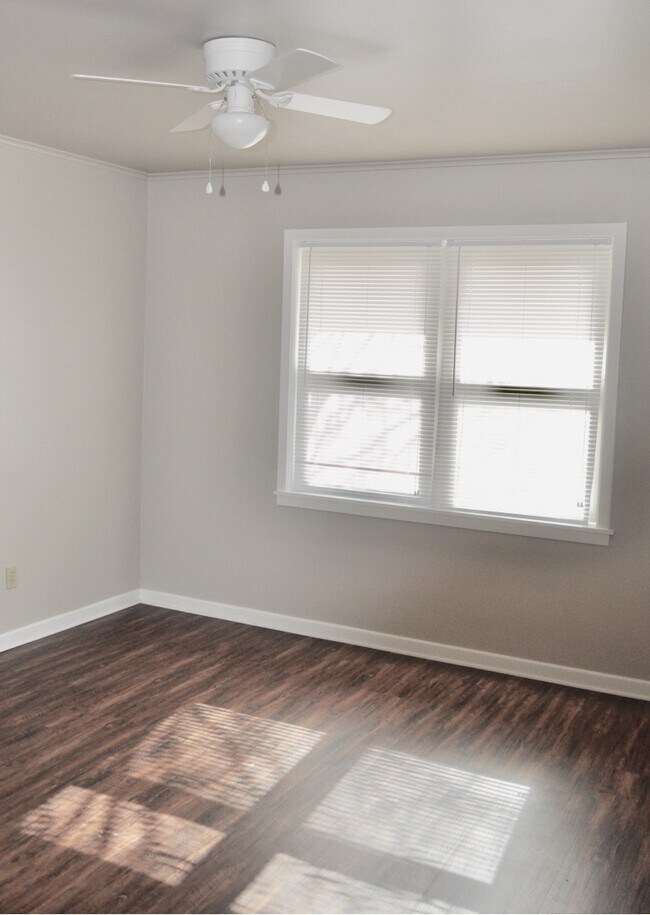 Building Photo - FOR LEASE! Nice 3-2-2 Brick Home in Weatherford!