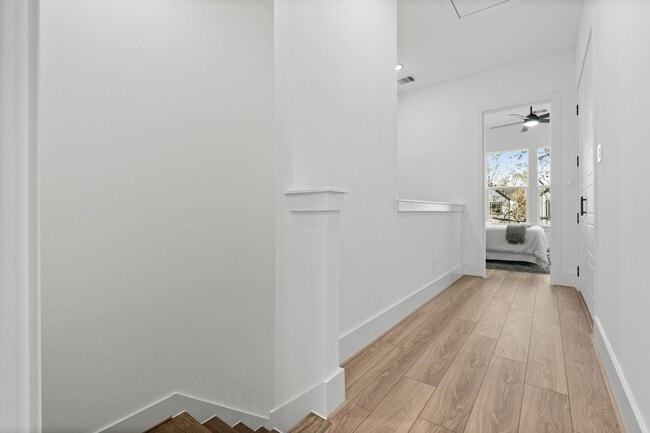 Building Photo - 905 Woodcrest Dr