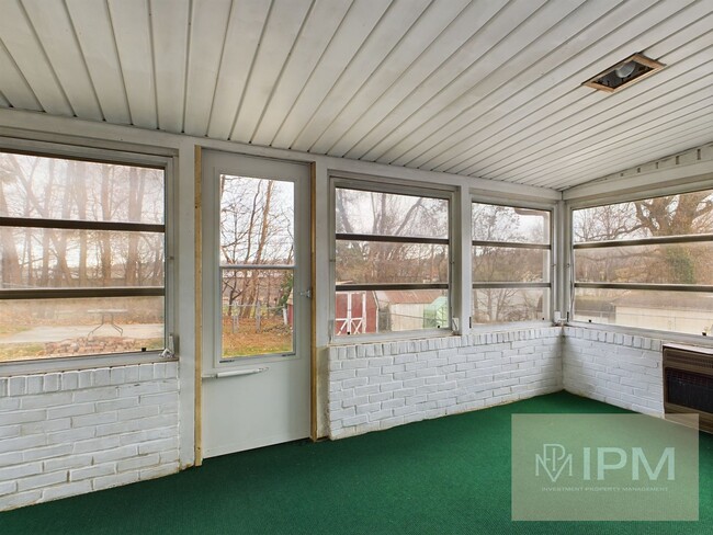 Building Photo - Charming 3BR Cape Cod Home in York Suburban Schools with Fenced Yard & Sunroom!!