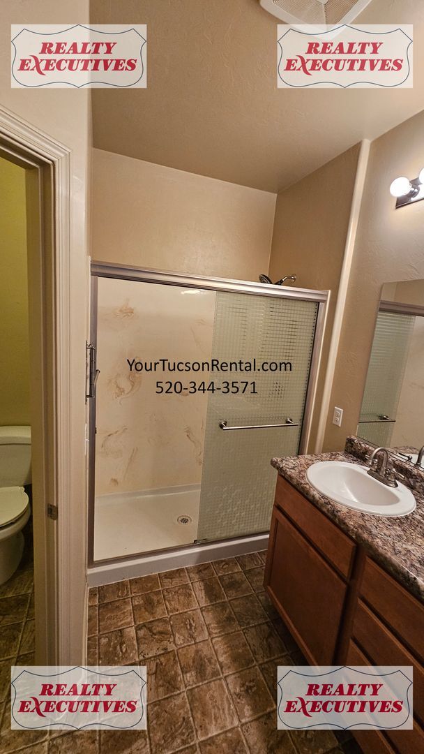 Building Photo - Wentworth Rd South - 4 Bedrooms 2.5 bathrooms, 3 car garage and large fenced yard