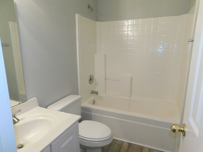 Building Photo - 3 bedroom 2.5 bath single family home