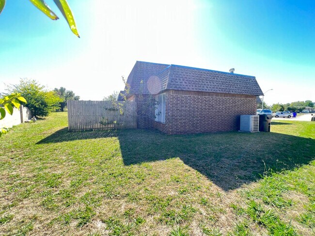 Building Photo - 100 Crawford Ct