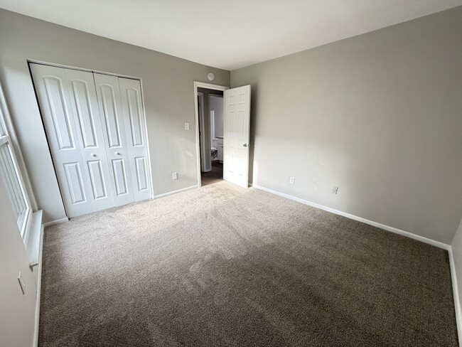 Building Photo - 1455 Longdale Dr