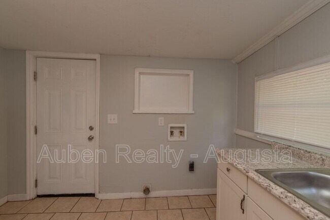 Building Photo - 3527 Bullock Ave