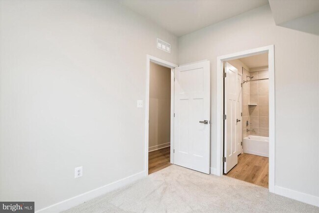 Building Photo - 14076 Sunrise Valley Dr