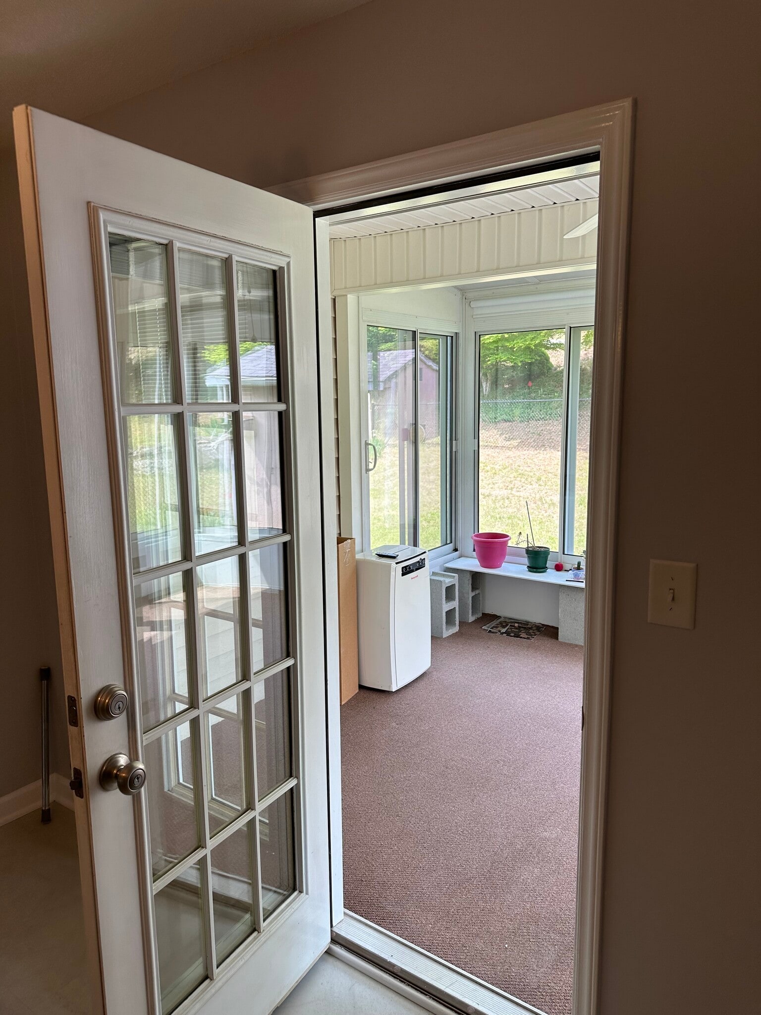 Enclosed patio - 1524 Hawkcrest Ln