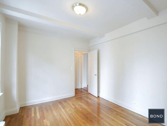 Building Photo - 301 E 38th St