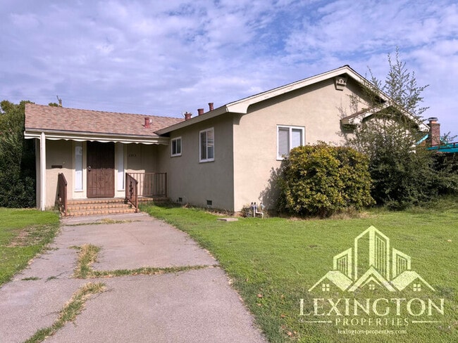 Primary Photo - Wonderful, 3BD/2BA, Home off Bell St. and ...