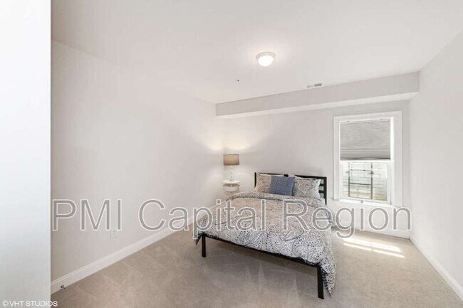 Building Photo - 5320 Camberley Ave