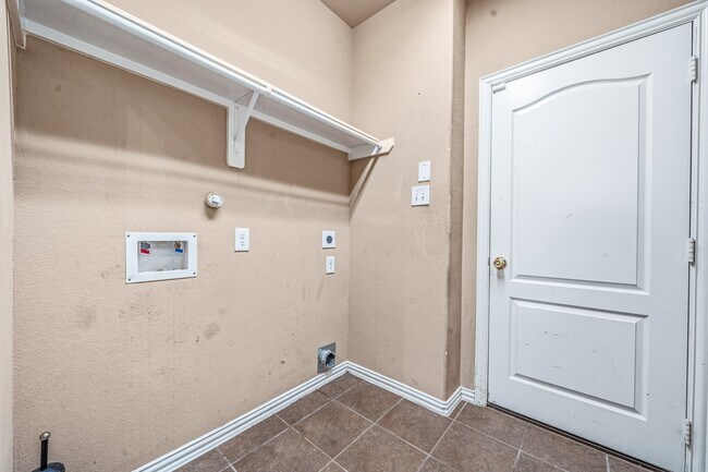 Building Photo - 2403 Summers Glen Ct