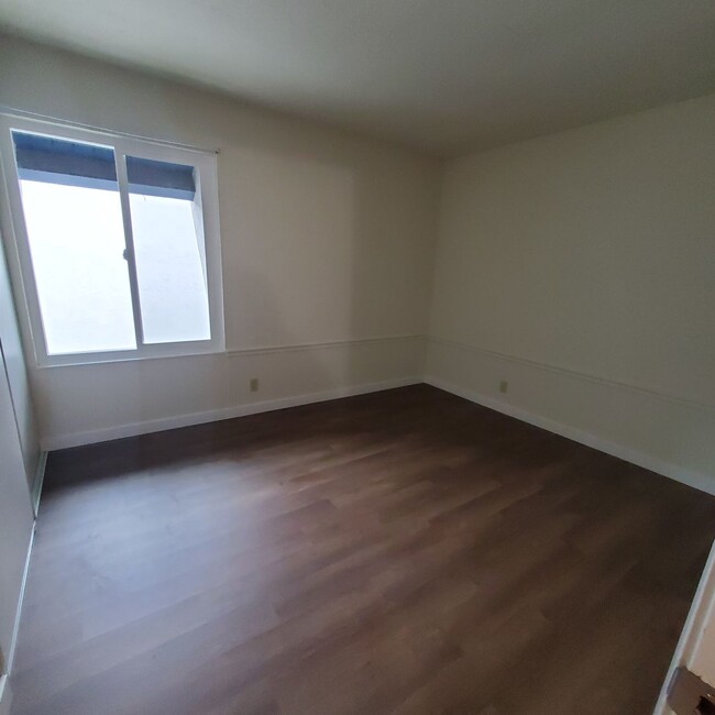 Building Photo - Remodeled 2bd/1ba 2 Story Condo Near Heart...