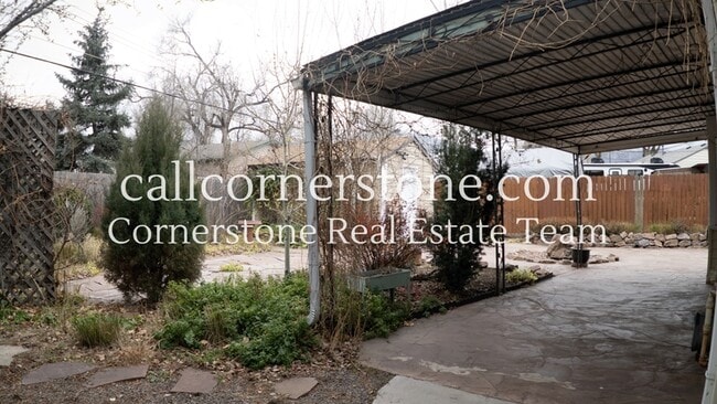 Building Photo - 411 E Cheyenne Rd