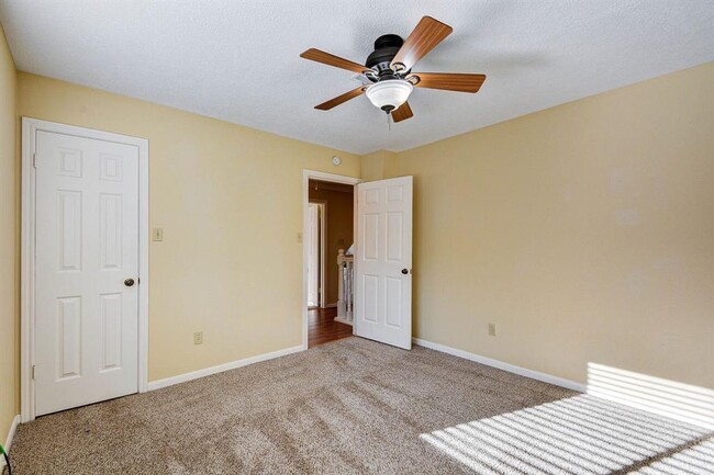 Building Photo - 11743 Riverview Dr