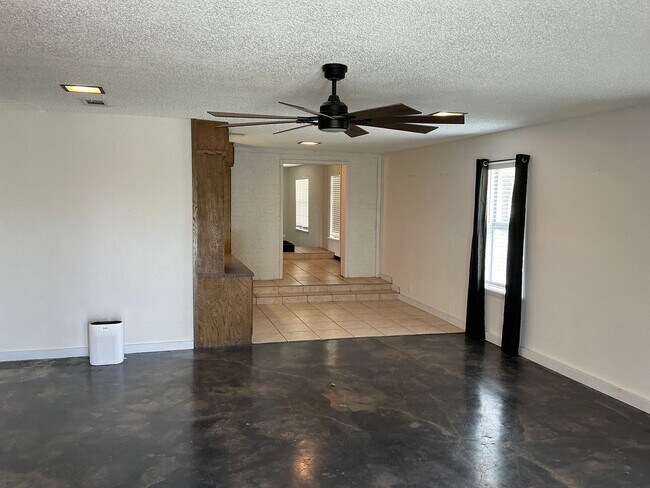 Building Photo - COMING SOON 4/2 with Acreage & BONUS SPACE