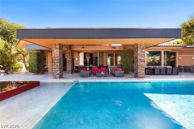 Building Photo - 2 Castle Oaks Ct