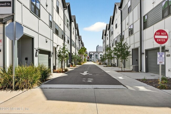 Building Photo - 1093 Farwell St