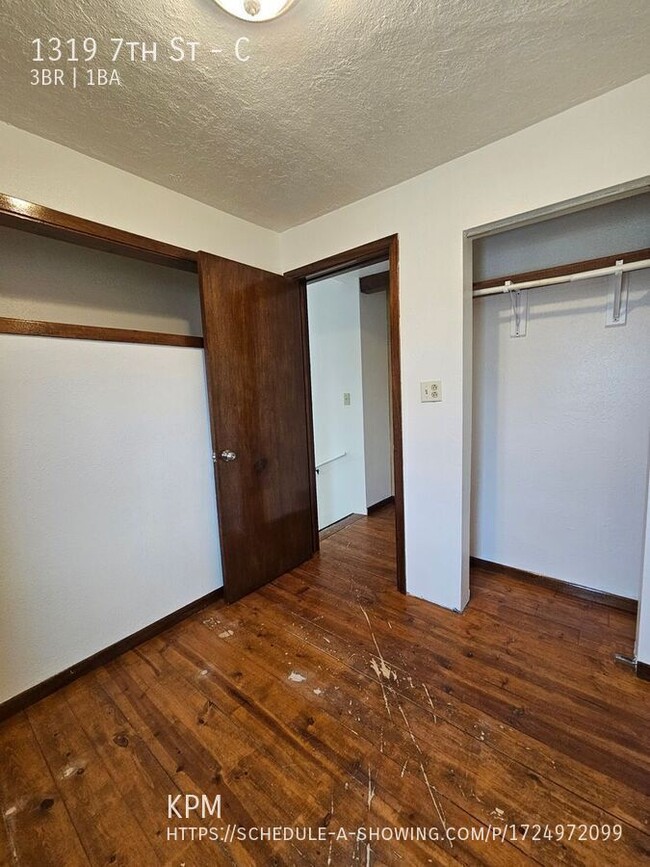 Building Photo - 3 BED | 1 BATH | APARTMENT | CENTRALLY LOC...