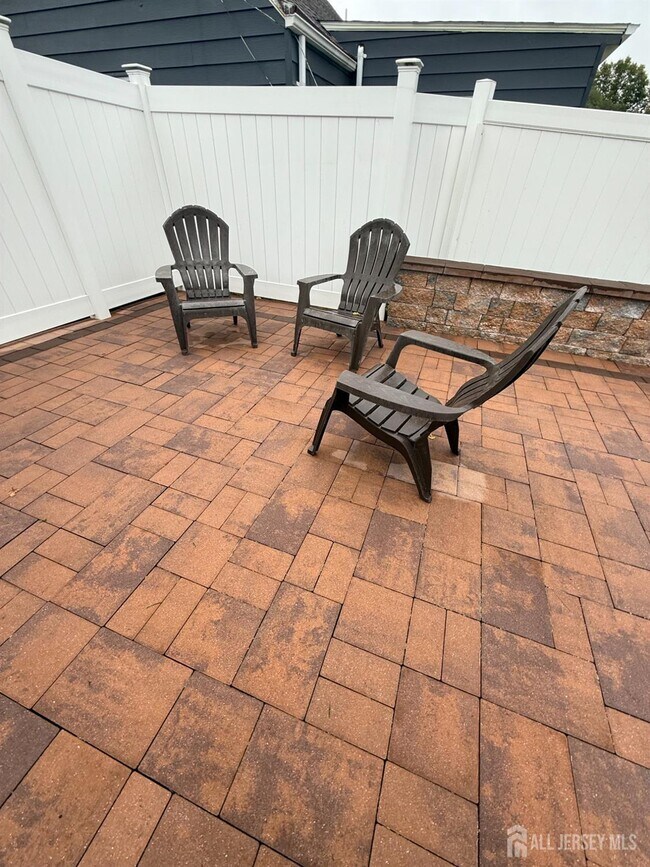 Building Photo - 12 W Iselin Pkwy