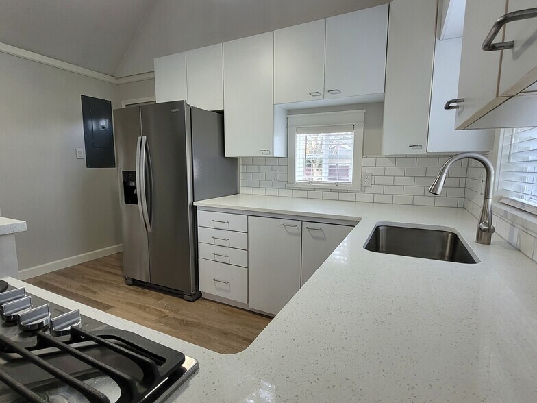 Building Photo - 2506 State St