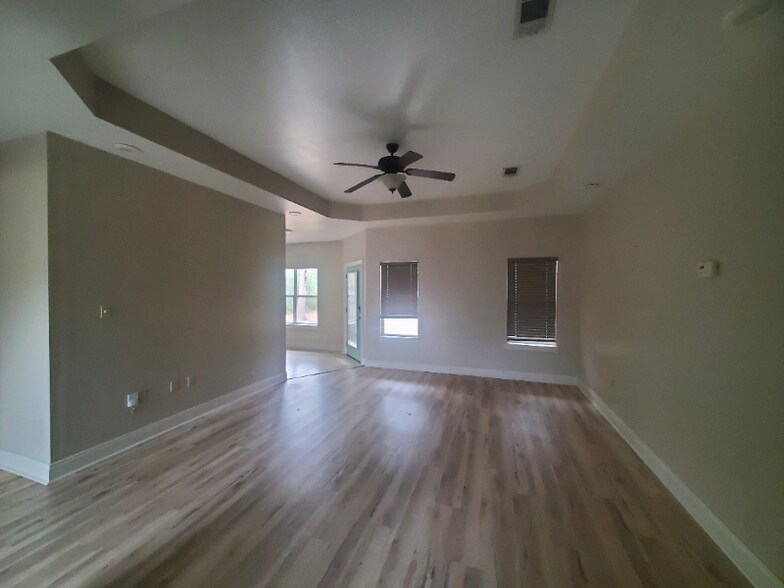 Building Photo - 1061 Gage Dr