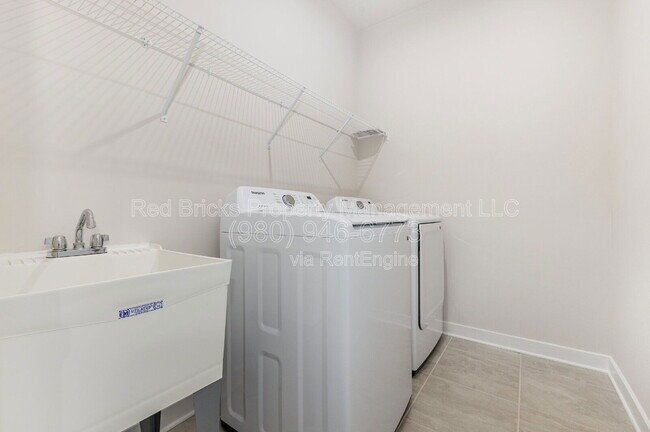 Building Photo - 306 New Gallant Dr