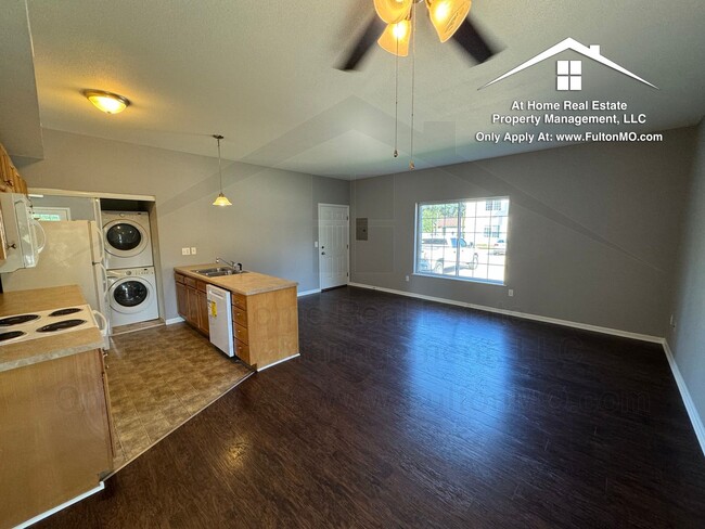 Building Photo - 211 N Main St