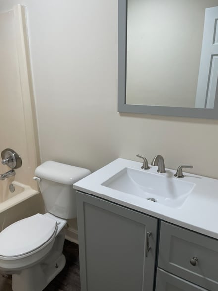 Building Photo - 102 Raleigh St