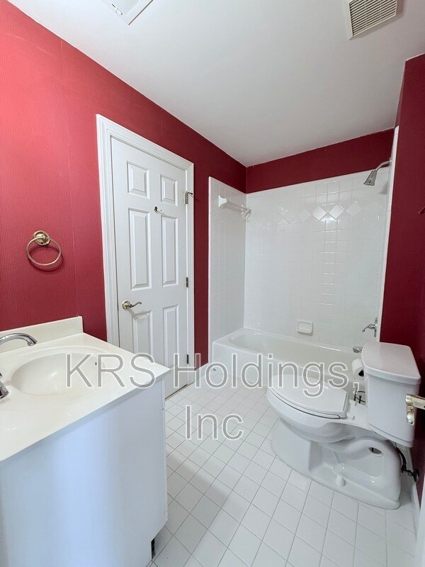 Building Photo - 213 Glen Abbey Dr