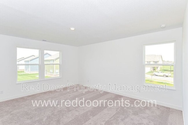 Building Photo - 1564 Mitis St