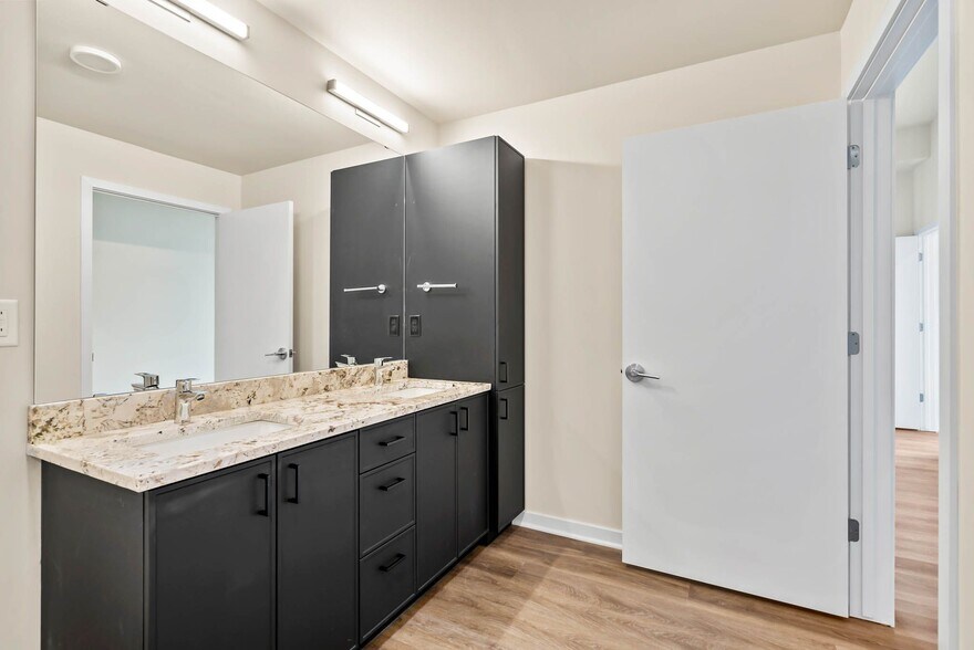 Building Photo - 777 W Freshwater Way