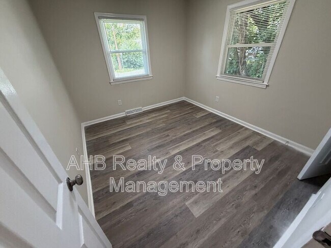 Building Photo - 645 Montgomery St