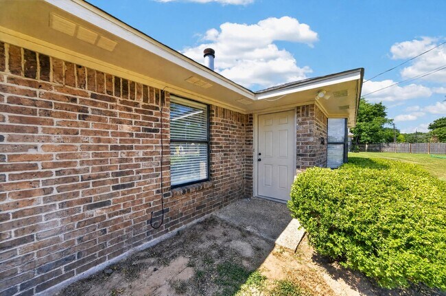 Building Photo - 3803 CR 149